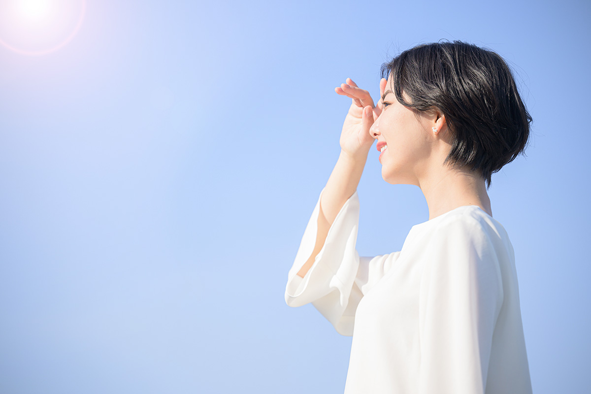 紫外線は目から防ぐ！ 角膜の炎症がシミそばかすの原因に！？
