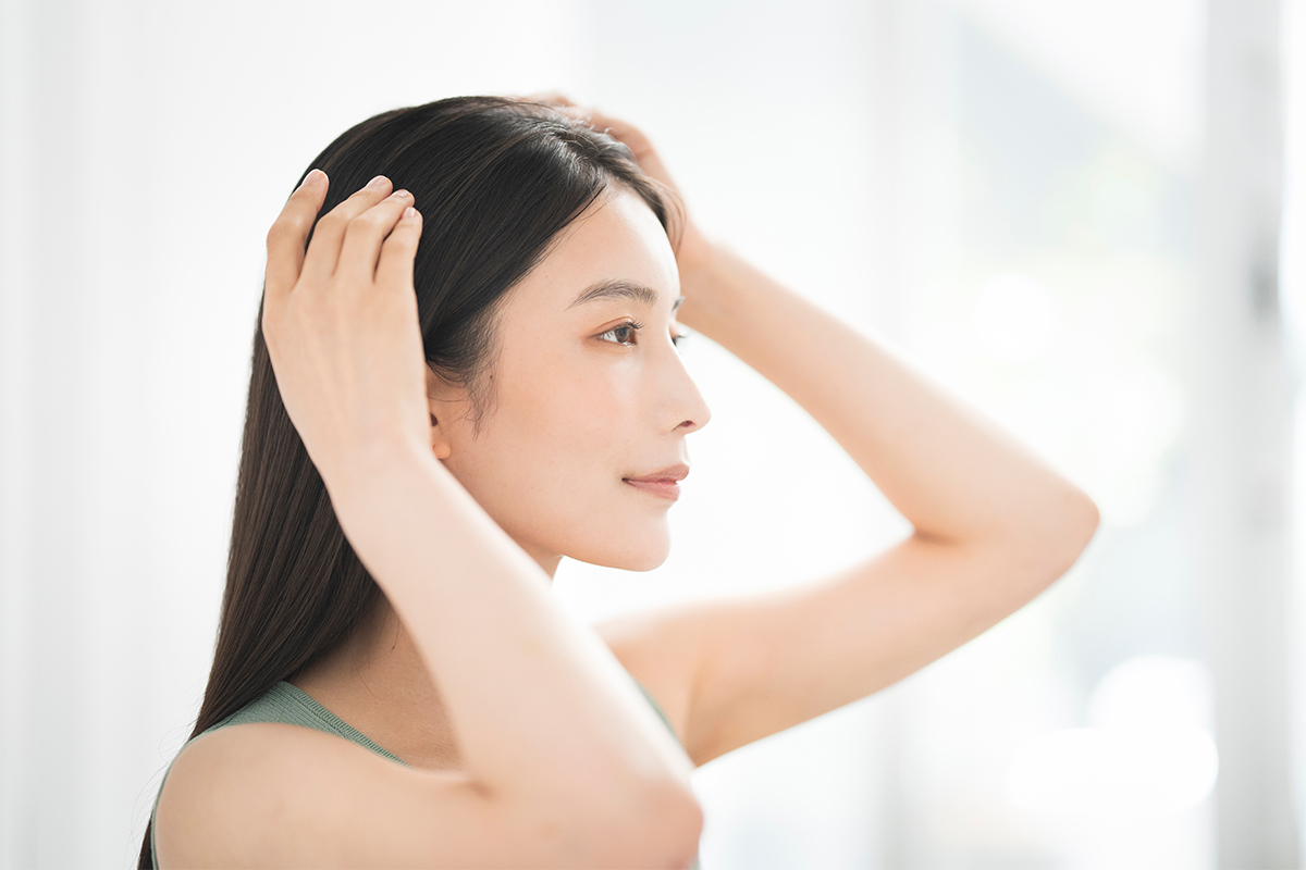 【毛髪診断士監修】白髪が増える原因は？40代からの白髪対策を解説